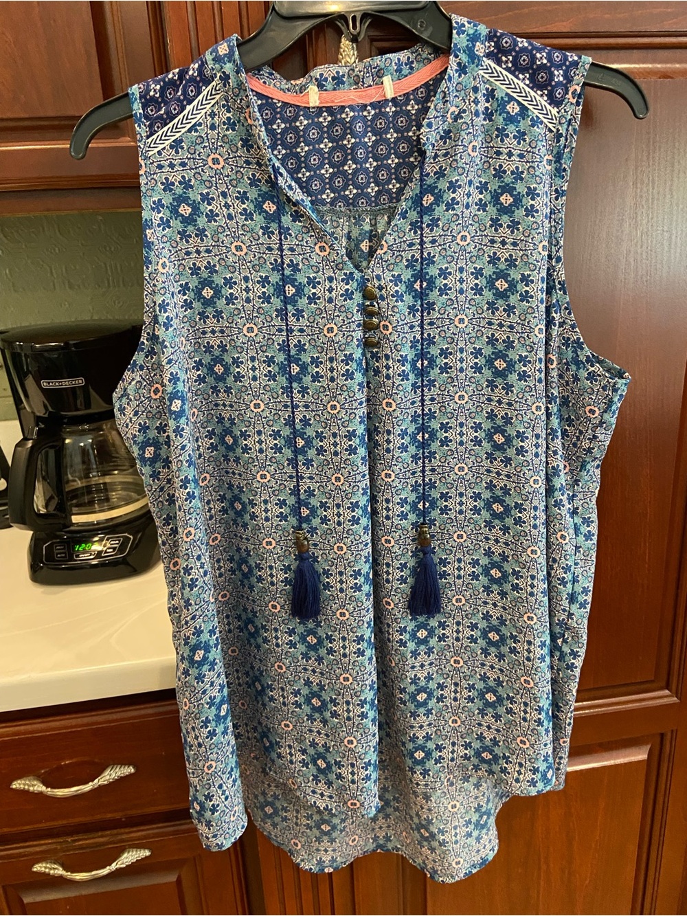Sleeveless Blue Floral Print Tank Top with Tassel Tie